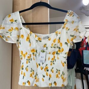 NWT Abercrombie smocked sweetheart lemon top